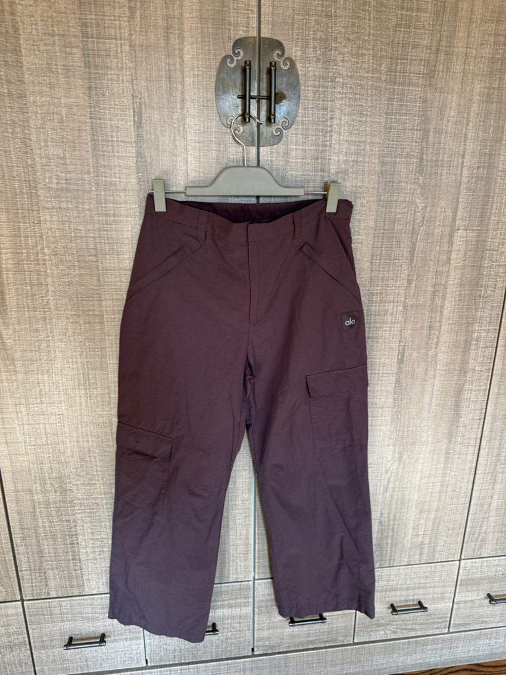 Alo Yoga The Edge Pants In The Raisin Colorway.